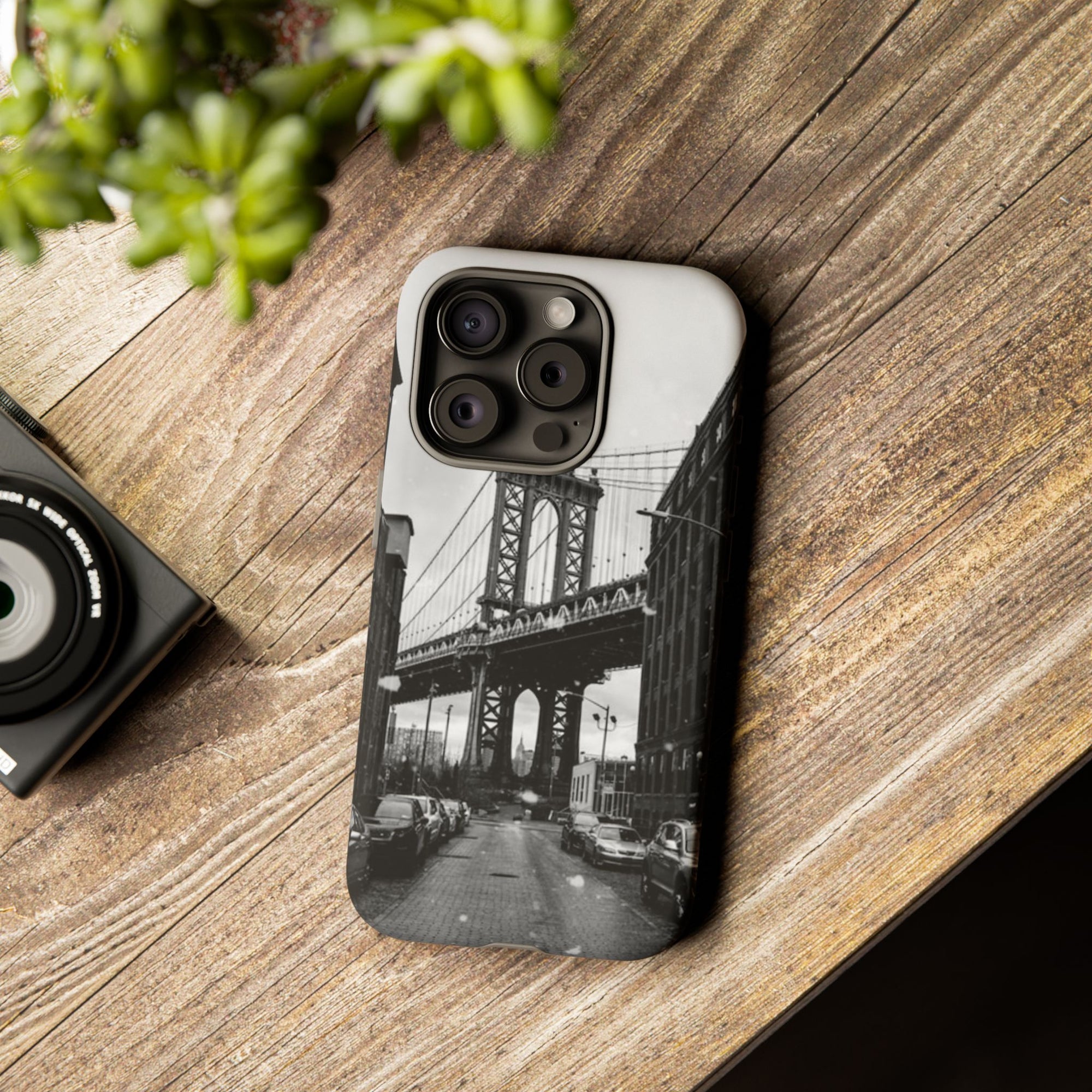Black and White Phone Case with Iconic Bridge Design, Tough Cases for Photography Lovers, Unique Gift for Travelers, Stylish Everyday [...]